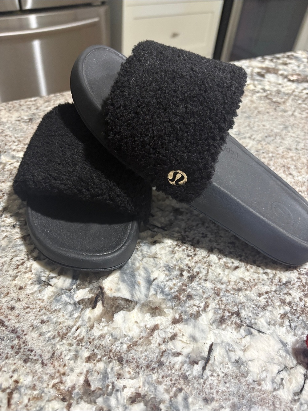 Women’s Rest Feel Faux Furr Slides Size 8
